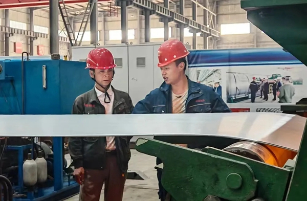 全國(guó)勞動(dòng)模范冉龍波：從普通“打工仔”到技術(shù)行家，用匠心譜寫(xiě)勞動(dòng)贊歌